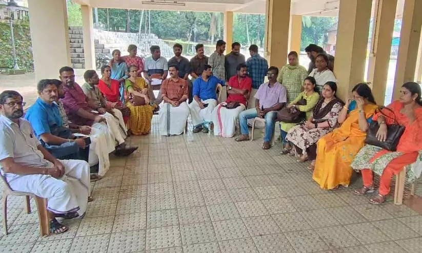 കലാമണ്ഡലത്തിൽ 60 അധ്യാപകർ സമരത്തിൽ