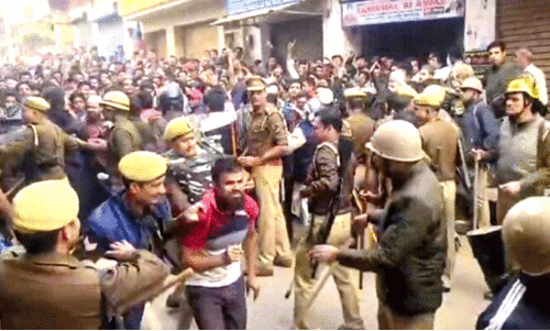 പൊ​ലീ​സ്, ഹിം​സ, പ​ര​മാ​ധി​കാ​രം