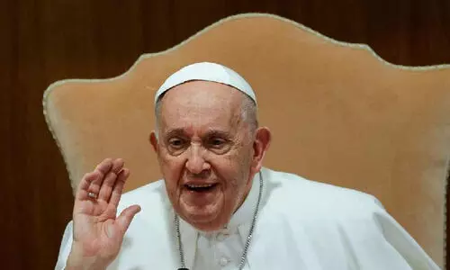 മാര്‍പാപ്പയെ ഇന്ത്യയിലേക്കു ക്ഷണിച്ച് തൃശൂരിലെ പ്രതിനിധി സംഘം