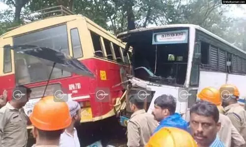 കെ.എസ്.ആർ.ടി.സി ബസുകൾ കൂട്ടിയിടിച്ച് നിരവധി പേർക്ക് പരിക്ക് കെ.എസ്.ആർ.ടി.സി ബസുകൾ കൂട്ടിയിടിച്ച് നിരവധി പേർക്ക് പരിക്ക്