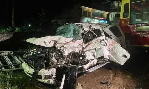 ആലപ്പുഴയിൽ ബസും കാറും കൂട്ടിയിടിച്ച് അഞ്ചു മെഡിക്കൽ വിദ്യാർഥികൾക്ക് ദാരുണാന്ത്യം