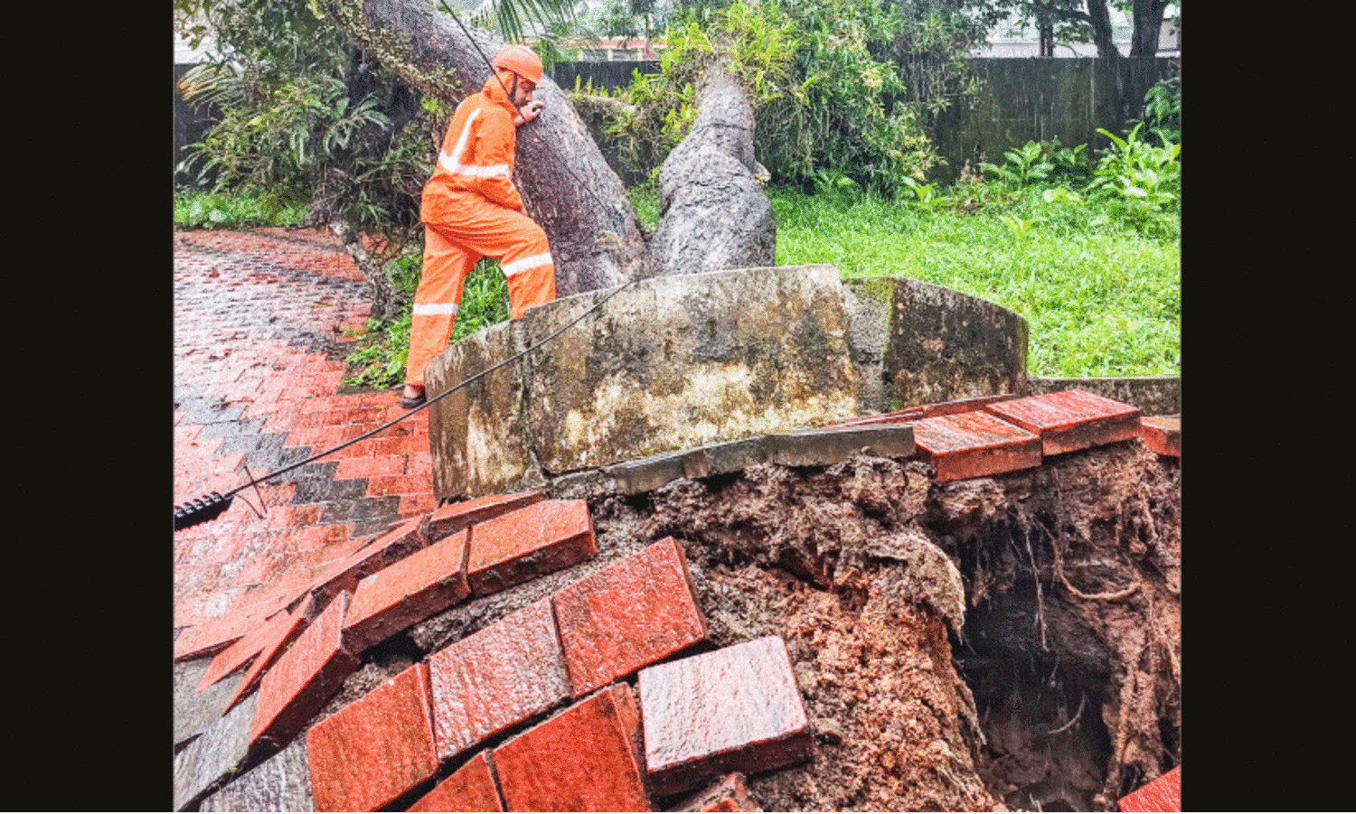 തീ​വ്ര മഴയിൽ വിറച്ച്​ ജില്ല