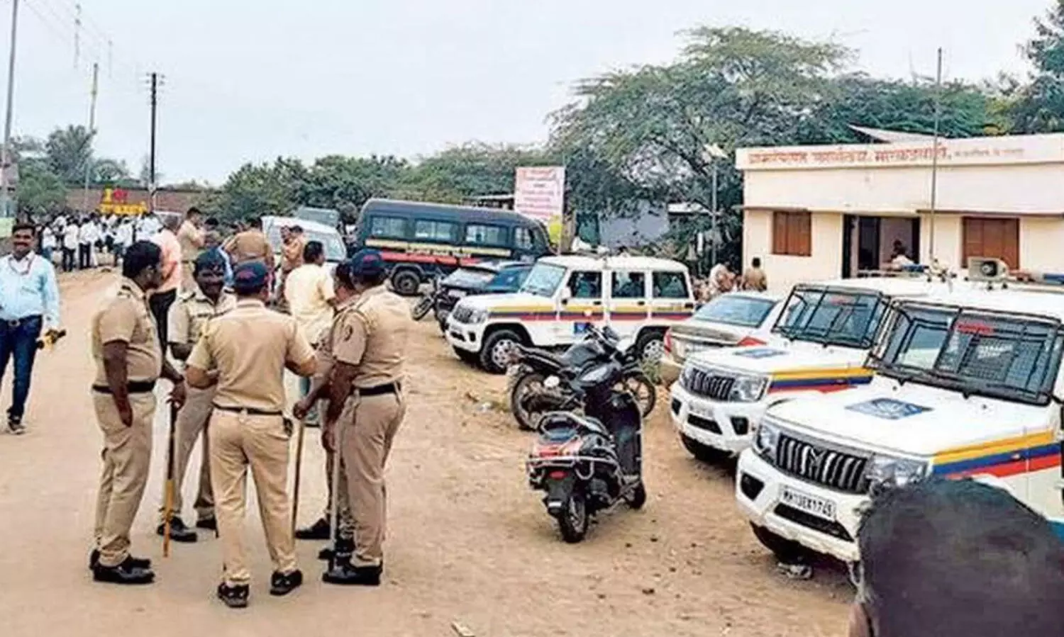 നിരോധനാജ്ഞയും പൊലീസ് ഇടപെടലും; ബാലറ്റ് പേപ്പറിലെ സമാന്തര വോട്ടെടുപ്പിൽനിന്ന് പിന്മാറി നാട്ടുകാർ