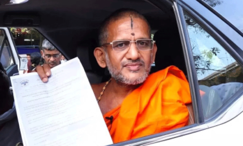 ഭ​ര​ണ​ഘ​ട​ന മാ​റ്റ​ണ്ട, ത​ന്റെ പ്ര​സം​ഗം വ​ള​ച്ചൊ​ടി​ച്ചു -​പേ​ജാ​വ​ർ മ​ഠാ​ധി​പ​തി