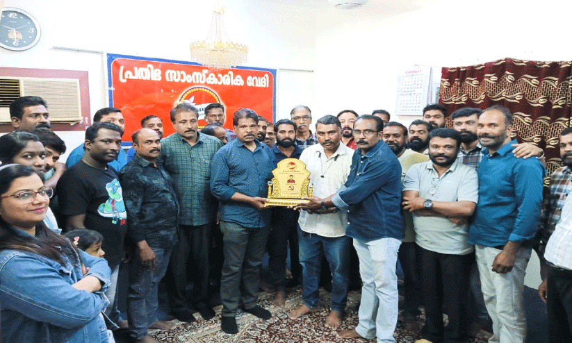 മണി കരിയംകോടിന് പ്രതിഭ സ്പോർട്സ് ക്ലബ് യാത്രയയപ്പ് നൽകി മണി കരിയംകോടിന് പ്രതിഭ സ്പോർട്സ് ക്ലബ് യാത്രയയപ്പ് നൽകി