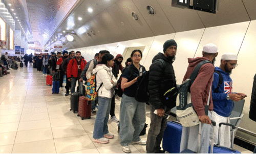 മ​ണി​ക്കൂ​റു​ക​ൾ വൈ​കി ഗ​ൾ​ഫ് എ​യ​ർ മാ​ഞ്ച​സ്റ്റ​റി​ലേ​ക്ക് പു​റ​പ്പെ​ട്ടു