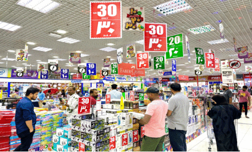 സ​ഫാ​രി​യി​ൽ ഷോ​പ്പി​ങ് മേ​ളം; 10, 20, 30 പ്ര​മോ​ഷ​നു തു​ട​ക്ക​മാ​യി