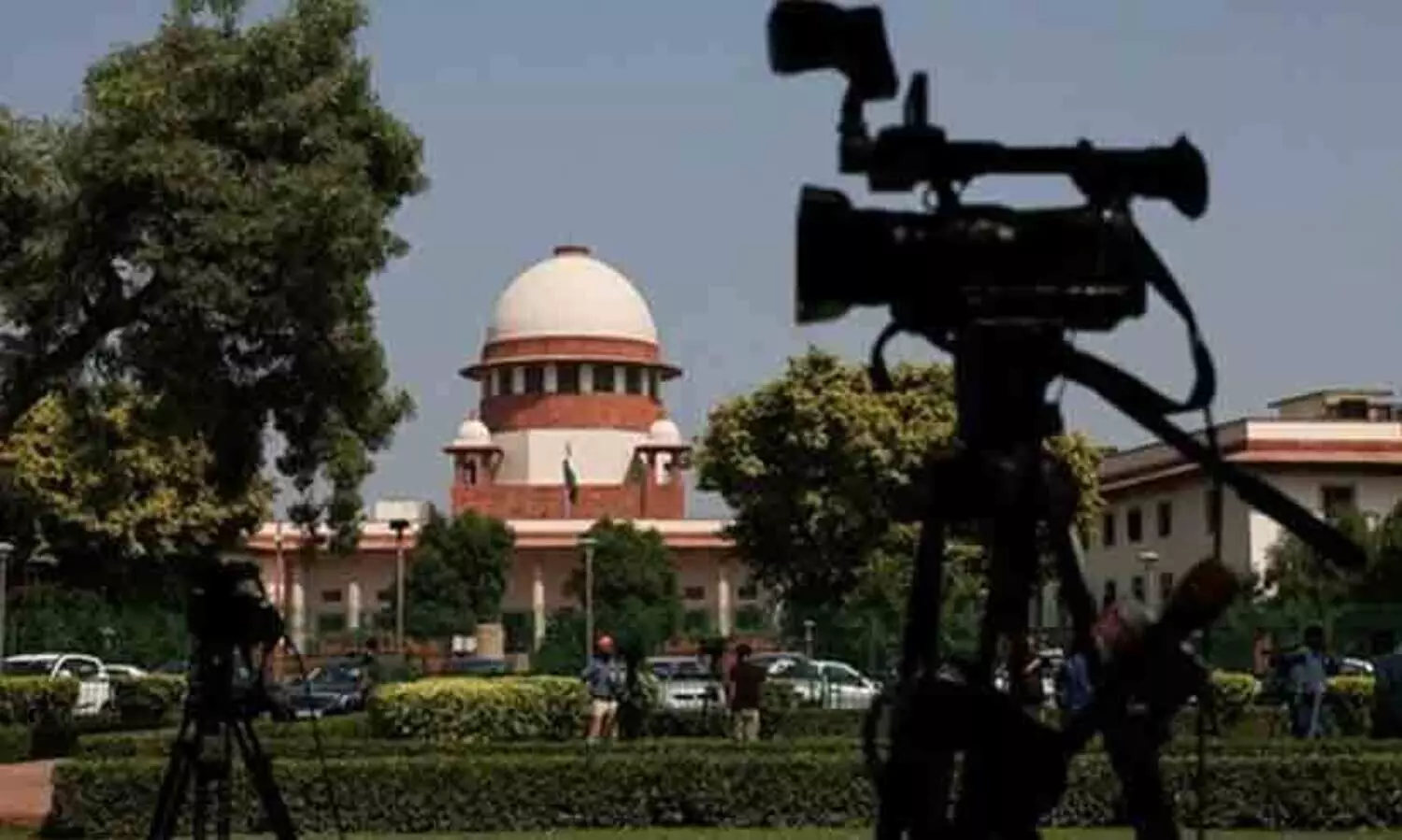 പുരുഷൻമാർക്ക് ആർത്തവമുണ്ടായാൽ മാത്രമേ സ്ത്രീകളുടെ വിഷമങ്ങൾ മനസിലാകൂ; വനിത ജഡ്ജിയെ പിരിച്ചുവിട്ടതിൽ സുപ്രീംകോടതി