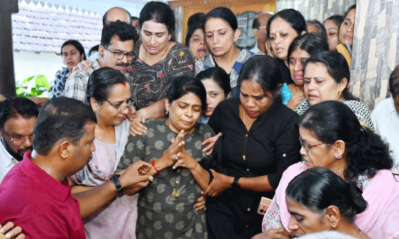 ഒറ്റ മകനായിരുന്നു...ശ്രീദീപിന് കണ്ണീരോടെ വിട ഒറ്റ മകനായിരുന്നു...ശ്രീദീപിന് കണ്ണീരോടെ വിട
