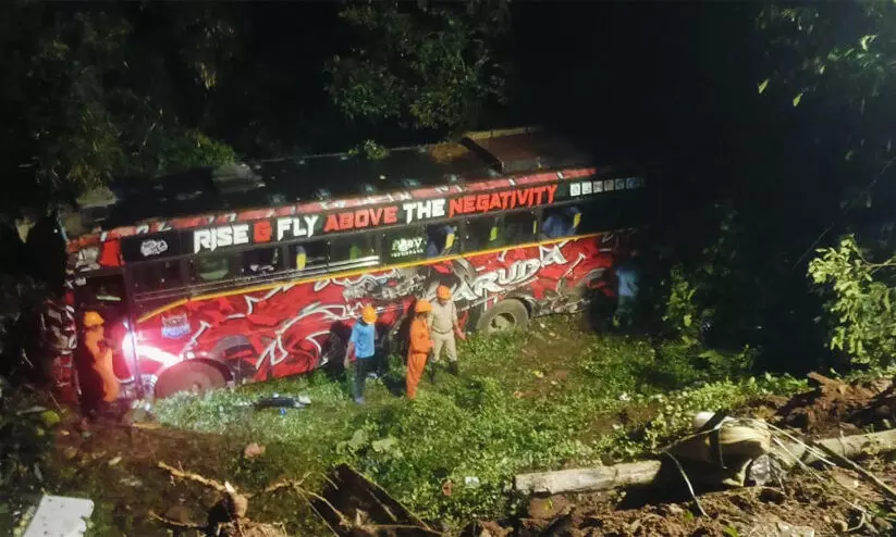 വൈത്തിരിയിൽ ടൂറിസ്റ്റ് ബസ് താഴ്ചയിലേക്ക് മറിഞ്ഞു അപകടം; 11 പേർക്ക് പരിക്ക്