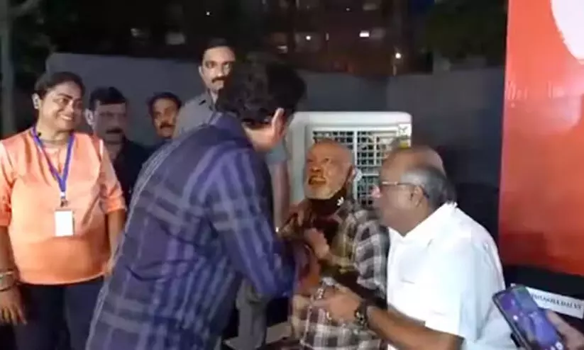 ബാല്യകാലത്തെ ഉറ്റസുഹൃത്ത്, ലോക റെക്കോഡിൽ ഒപ്പംനിന്ന അതുല്യ പ്രതിഭ, കാംബ്ലിയുടെ ഇപ്പോഴത്തെ അവസ്ഥ കണ്ട് സങ്കടപ്പെട്ട് സചിൻ, മുറുകെപ്പിടിച്ച കൈ വിടാതെ കാംബ്ലിയും..