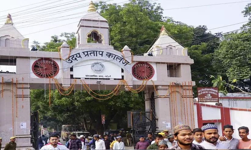 നമസ്കാരത്തിനിടെ പള്ളിക്കരികെ ഹനുമാൻ ചാലിസ ചൊല്ലി; യു.പിയിൽ ഏഴു പേരെ കസ്റ്റഡിയിലെടുത്ത് വിട്ടു നമസ്കാരത്തിനിടെ പള്ളിക്കരികെ ഹനുമാൻ ചാലിസ ചൊല്ലി; യു.പിയിൽ ഏഴു പേരെ കസ്റ്റഡിയിലെടുത്ത് വിട്ടു
