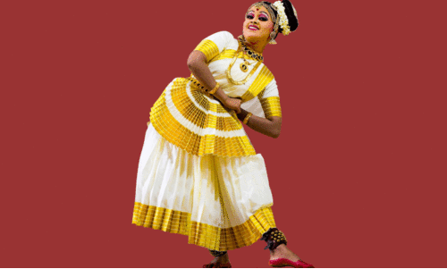 അ​ര​ങ്ങു​ണ​ർ​ന്നു, ക​ന​ത്ത മ​ഴ​യി​ലും ചാ​വ​ക്കാ​ട് മുന്നിൽ