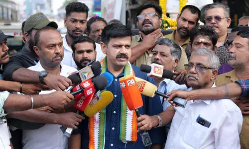 പാലക്കാട് പടപേടിച്ച് പന്തളത്ത് ചെന്ന ബി.ജെ.പിക്ക് അവിടെ പന്തം കൊളുത്തി പട -സന്ദീപ് വാര്യർ