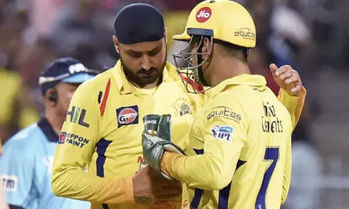 ഞാൻ ധോണിയോട് മിണ്ടിയിട്ട് പത്ത് വർഷമായി; ഞെട്ടിപ്പിക്കുന്ന വെളിപ്പെടുത്തലുമായി ഹർഭജൻ സിങ്