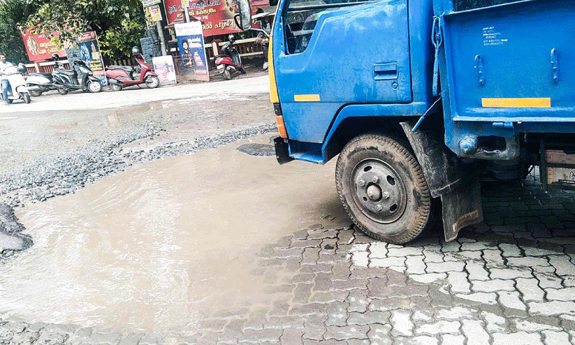 പെരുമ്പാവൂര്‍ നഗരസഭ; ബില്ലുകളുടെ കാലതാമസം; പ്രവൃത്തികള്‍ ബഹിഷ്‌കരിച്ച് കരാറുകാര്‍