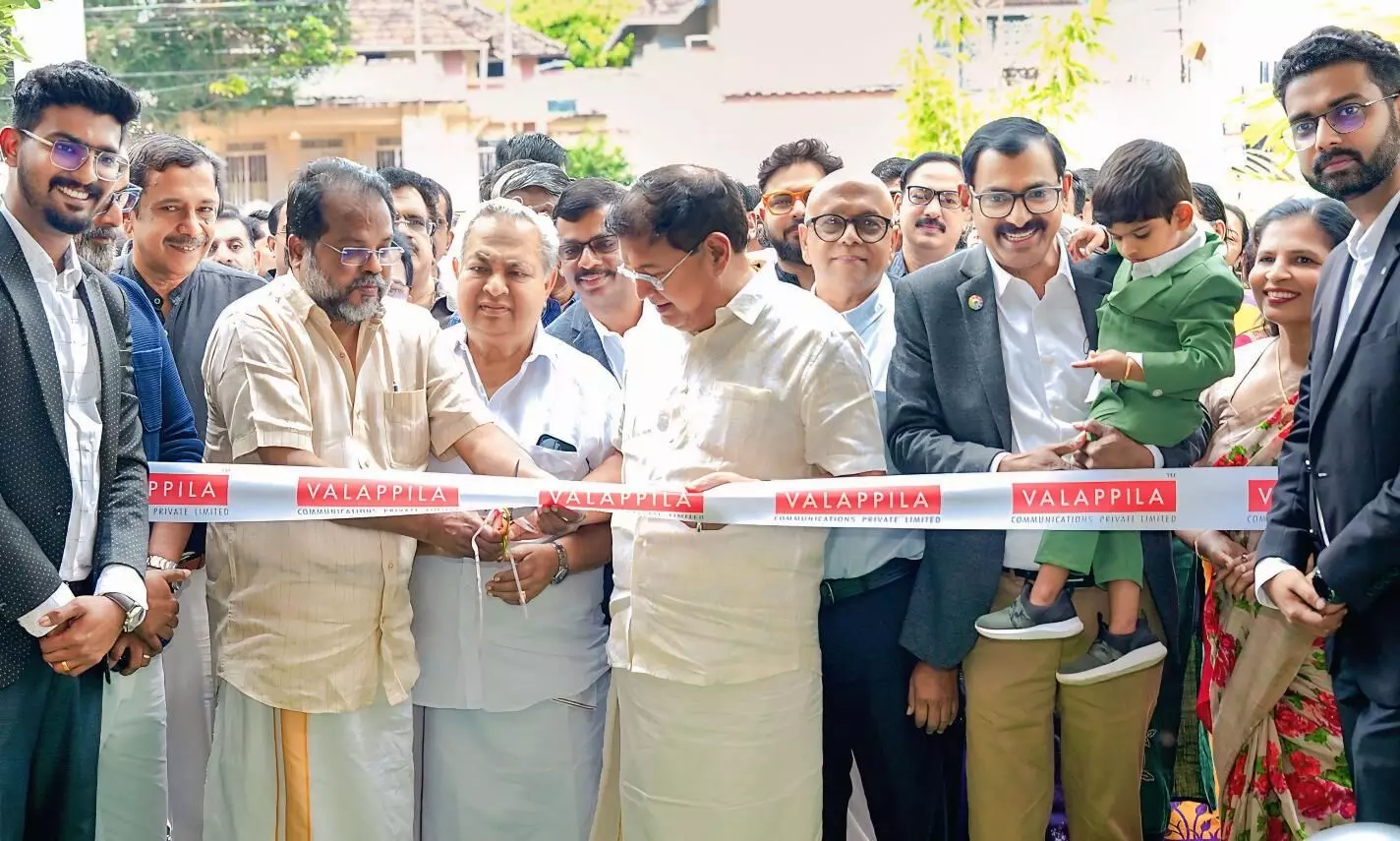 വളപ്പില കമ്മ്യൂണിക്കേഷന്സിന്റെ പുതിയ കോര്പ്പറേറ്റ് ഓഫീസ് പ്രവര്ത്തനമാരംഭിച്ചു വളപ്പില കമ്മ്യൂണിക്കേഷന്സിന്റെ പുതിയ കോര്പ്പറേറ്റ് ഓഫീസ് പ്രവര്ത്തനമാരംഭിച്ചു