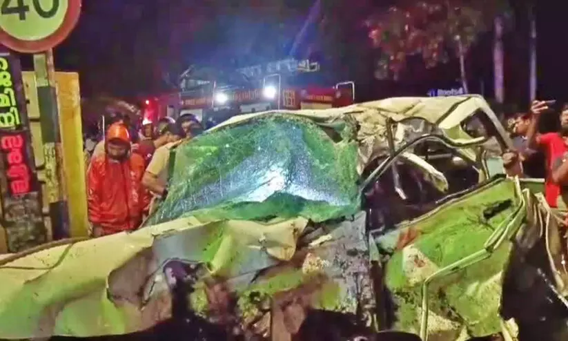 കളർകോട് അപകടം: കാർ വാടകക്ക് നൽകിയത്; ഉടമക്കെതിരെ നടപടിയുണ്ടാകുമെന്ന് പൊലീസ് കളർകോട് അപകടം: കാർ വാടകക്ക് നൽകിയത്; ഉടമക്കെതിരെ നടപടിയുണ്ടാകുമെന്ന് പൊലീസ്