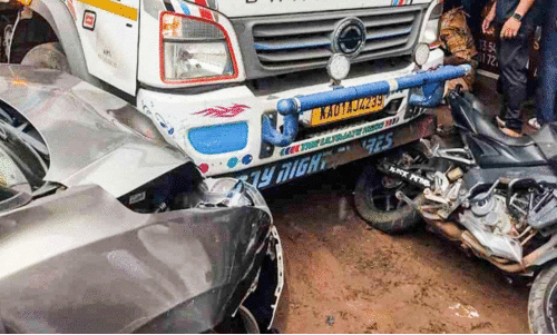 സീ​ബ്ര വ​ര​ക​ൾ മാ​ഞ്ഞു; അ​പ​ക​ട ഭീ​ഷ​ണി​യി​ൽ തി​രൂ​ർ​ക്കാ​ട്