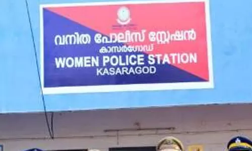 പെൺകുട്ടിക്കൊപ്പം ബൈക്കിൽ പോയ മുസ്‍ലിം യുവാവിനെതിരെ കള്ളക്കേസെടുത്ത് കാസർകോട് പൊലീസ്; പരാതിയില്ലെന്ന് പെൺകുട്ടിയും അമ്മയും പറഞ്ഞിട്ടും ​കേസ് പിൻവലിച്ചില്ല