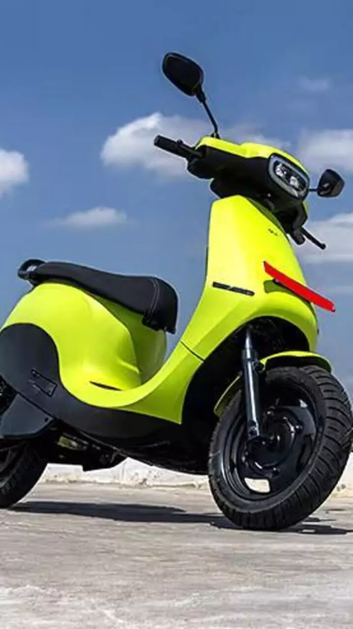 ഒല വീഴുന്നു, വിൽപ്പനയിൽ 30 ശതമാനം ഇടിവ്, കനത്ത മത്സരവുമായി ടി.വി.എസും ബജാജും