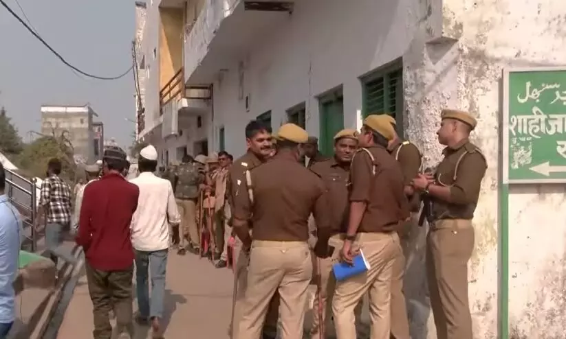 സുരക്ഷാവലയത്തിൽ സംഭലിൽ ജുമുഅ സുരക്ഷാവലയത്തിൽ സംഭലിൽ ജുമുഅ