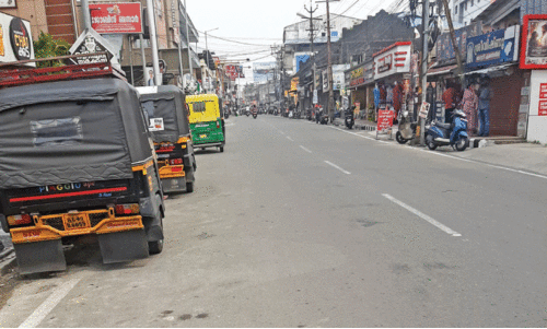 പാലക്കാട് നഗരത്തിൽ അനധികൃത പാർക്കിങ് വ്യാപകം