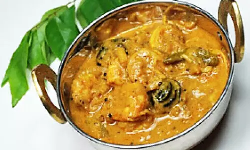Kudampuliyitta Chemmeen Curry