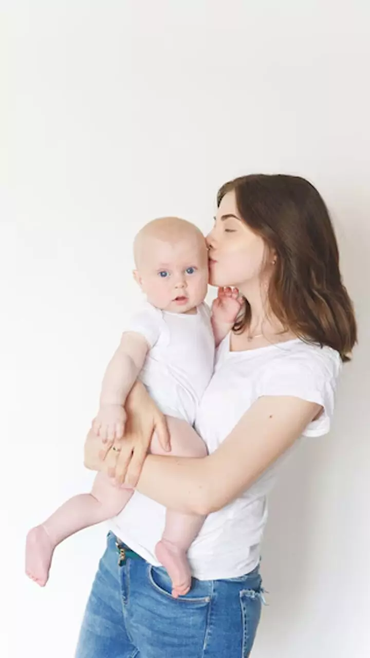 നവജാത ശിശുക്കളെ ചുംബിക്കുന്നത് കുഞ്ഞുങ്ങളുടെ ജീവന് ഭീഷണിയാകുമെന്ന് പഠനം