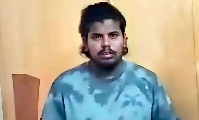 കാമുകിയുടെ സ്വകാര്യ ദൃശ്യങ്ങൾ ചിത്രീകരിച്ച് 2.57 കോടി തട്ടിയെടുത്തു; യുവാവ് പിടിയിൽ കാമുകിയുടെ സ്വകാര്യ ദൃശ്യങ്ങൾ ചിത്രീകരിച്ച് 2.57 കോടി തട്ടിയെടുത്തു; യുവാവ് പിടിയിൽ