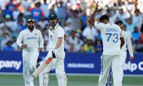 ഹെഡിനെ പുറത്താക്കിയതിന് ശേഷം ആഘോഷം, വാക്പോര്; സിറാജിനെ കൂവി അഡ്ലെയ്ഡിലെ കാണികൾ-Video