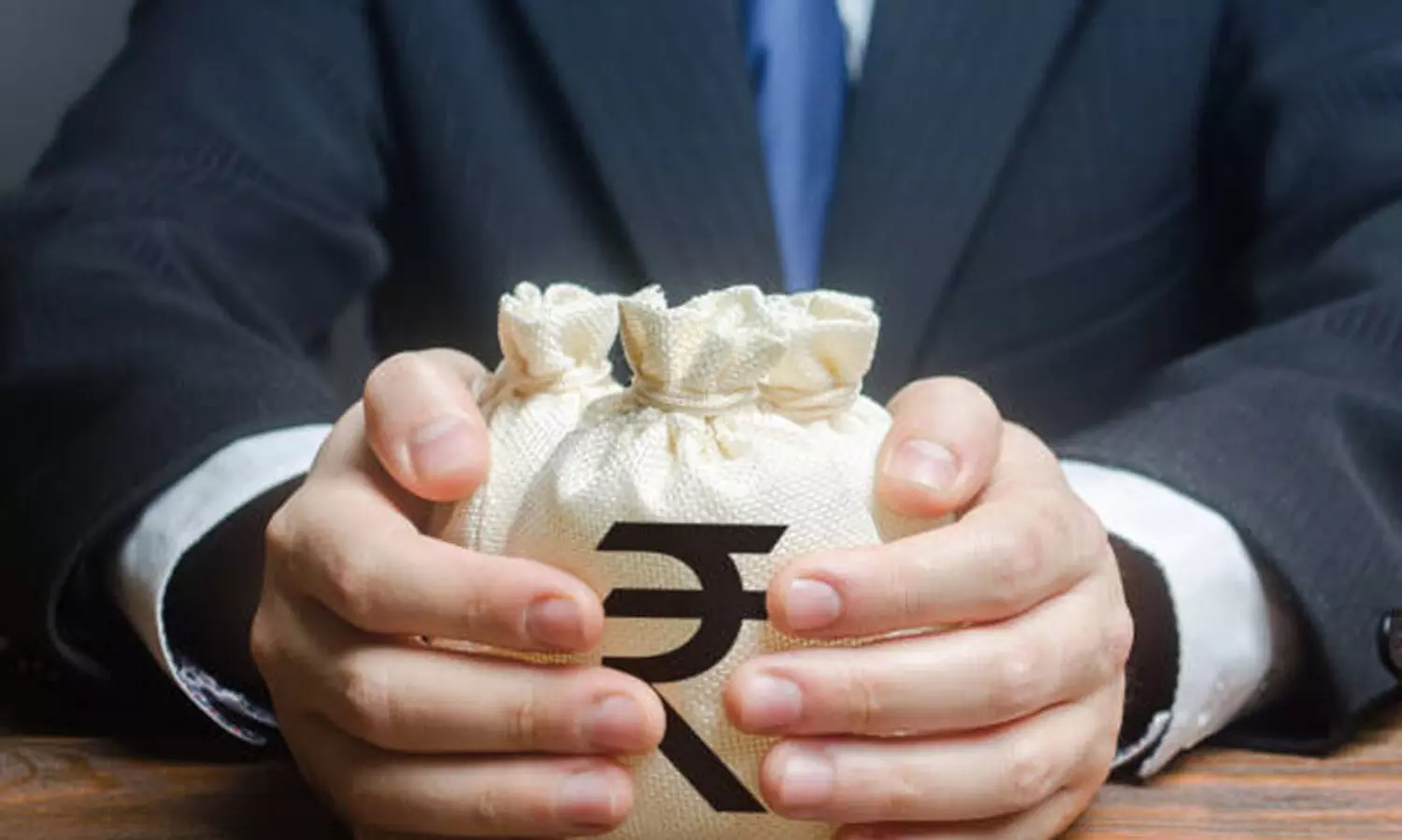 സ​​മ്പാ​​ദ്യ ശീ​​ല​​ത്തി​​ൽ പ്ര​​വാ​​സി​​ക​​ളു​​ടെ  ആ​​ദ്യ ഗു​​രു; ര​​ജ​​ത ജൂ​​ബി​​ലി നി​​റ​​വി​​ൽ ബ​​ർ​​ജീ​​ൽ ജി​​യോ​​ജി​​ത്ത്​ ഫി​​നാ​​ൻ​​ഷ്യ​​ൽ സ​​ർ​​വി​​സ​​സ്​