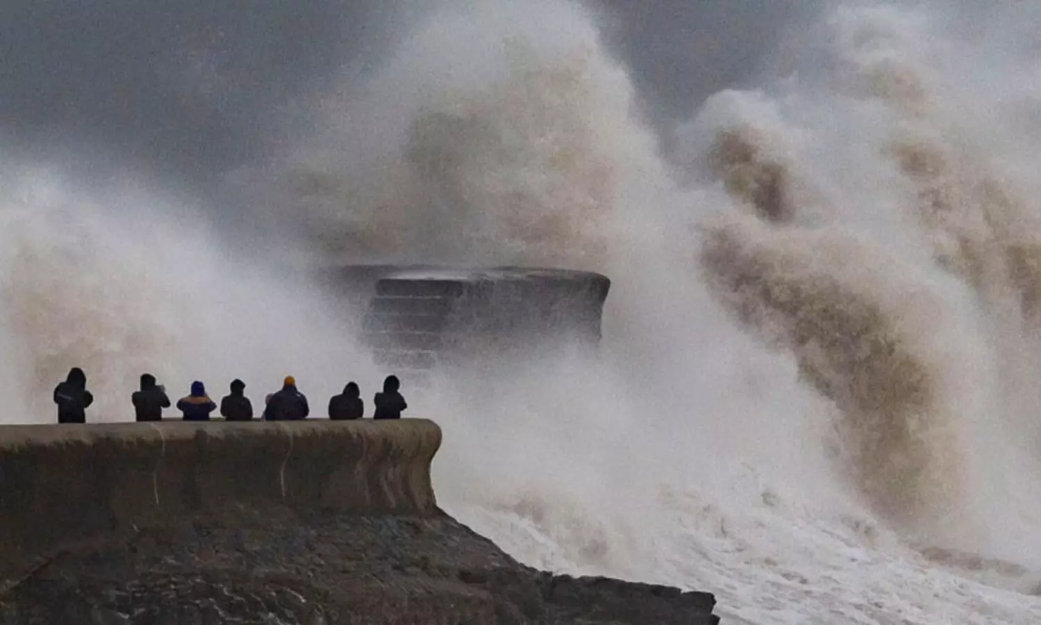 യു.കെയെ വിറപ്പിച്ച് ‘ദർറാഗ്’ കൊടുങ്കാറ്റ്;   രണ്ട് ലക്ഷത്തോളം കുടുംബങ്ങൾ ഇരുട്ടിൽ