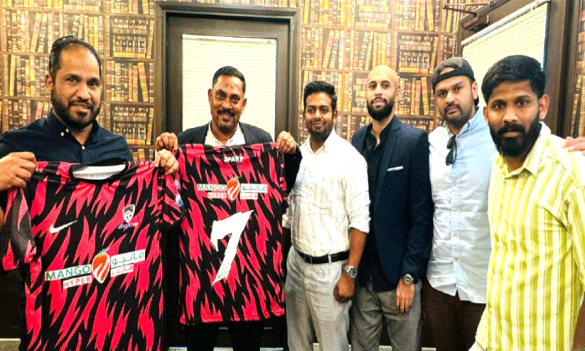 സ്പാ​ർ​ക്സ് എ​ഫ്.​സി ജ​ഴ്‌​സി പ്ര​കാ​ശ​നം