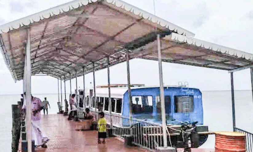 മു​ഹ​മ്മ-​കു​മ​ര​കം റൂ​ട്ടി​ൽ വ​ല​ഞ്ഞ്​ യാ​ത്ര​ക്കാ​ർ; എന്ന്​ തീരുമീ ദുരിതം