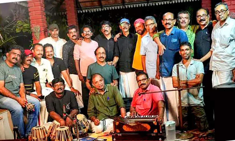 മുൻ പ്രവാസികളുടെ മെഹ്ഫിൽ രാവുകൾ മുൻ പ്രവാസികളുടെ മെഹ്ഫിൽ രാവുകൾ