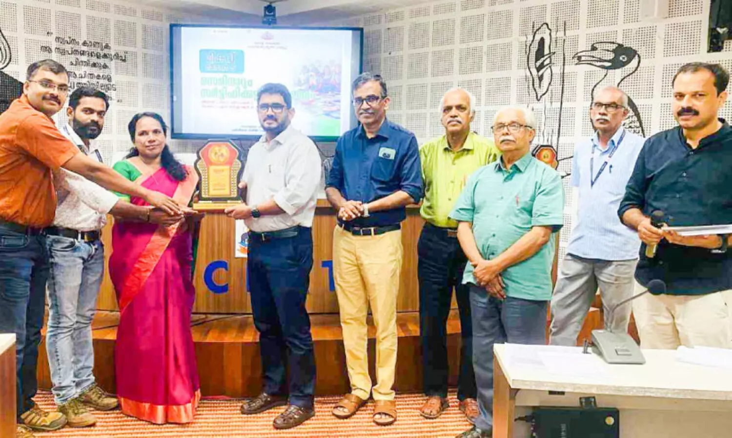 പുരസ്കാര നിറവിൽ കല്ലാർ സ്കൂൾ: ആ​രോ​ഗ്യ, കാ​യി​ക പ​രി​പോ​ഷ​ണ​ത്തി​ന്​ ക​ല്ലാ​ര്‍ ജി.​എ​ച്ച്.​എ​സ്.​എ​സി​ന്​ അ​വാ​ര്‍ഡ്