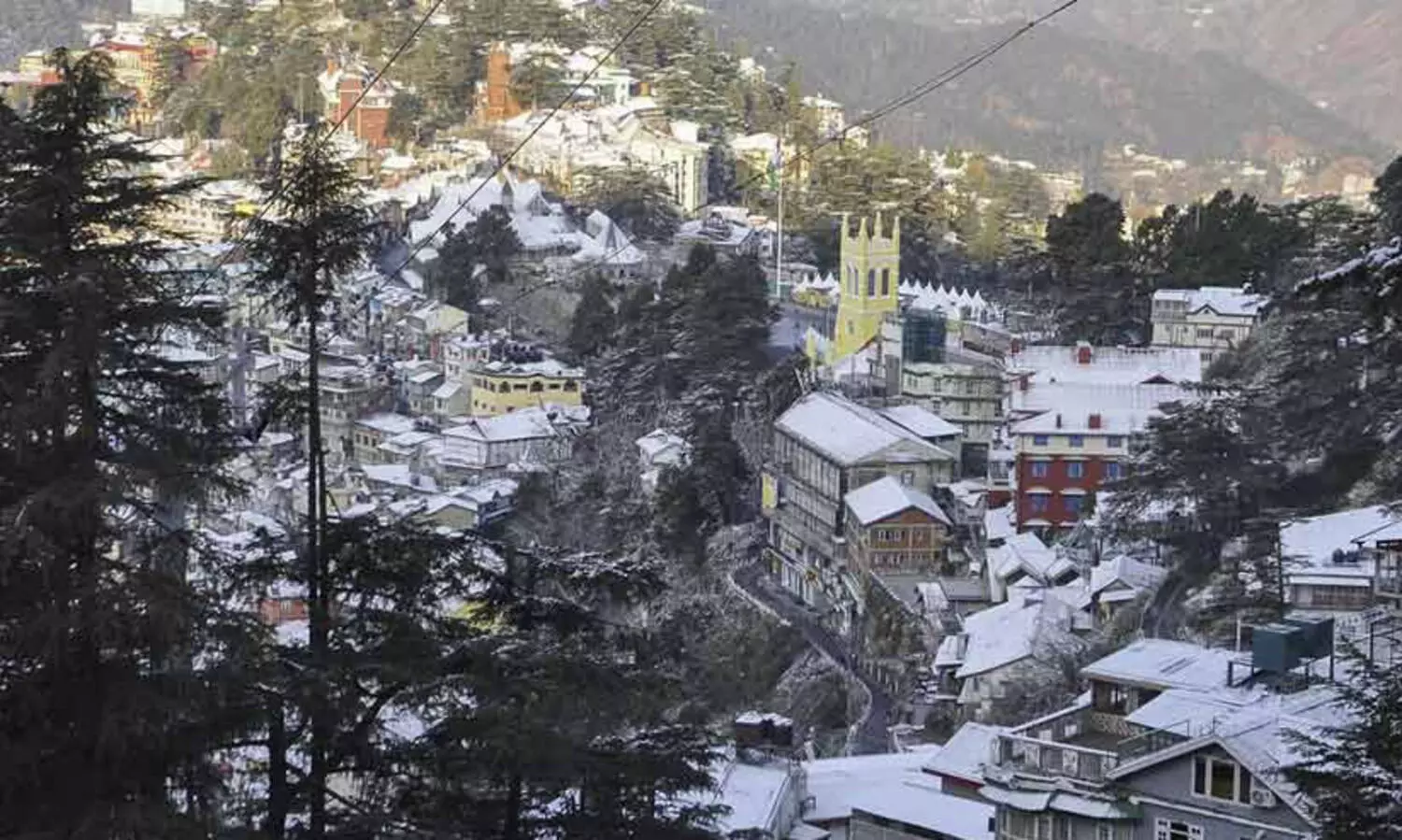 സീസണിലെ ആദ്യ മഞ്ഞുവീഴ്ചയിൽ പുതഞ്ഞ് ഹിമാചൽ; ചിത്രങ്ങൾ കാണാം
