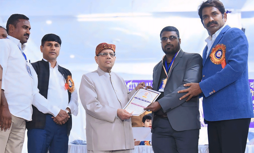 ഭാരതീയ ദളിത് സാഹിത്യ അക്കാദമിയുടെ ഡോ. അംബേദ്കർ നാഷണൽ അവാർഡ് യുവസംവിധായകൻ ജിംസിത്ത് അമ്പലപ്പാടിന് ഭാരതീയ ദളിത് സാഹിത്യ അക്കാദമിയുടെ ഡോ. അംബേദ്കർ നാഷണൽ അവാർഡ് യുവസംവിധായകൻ ജിംസിത്ത് അമ്പലപ്പാടിന്