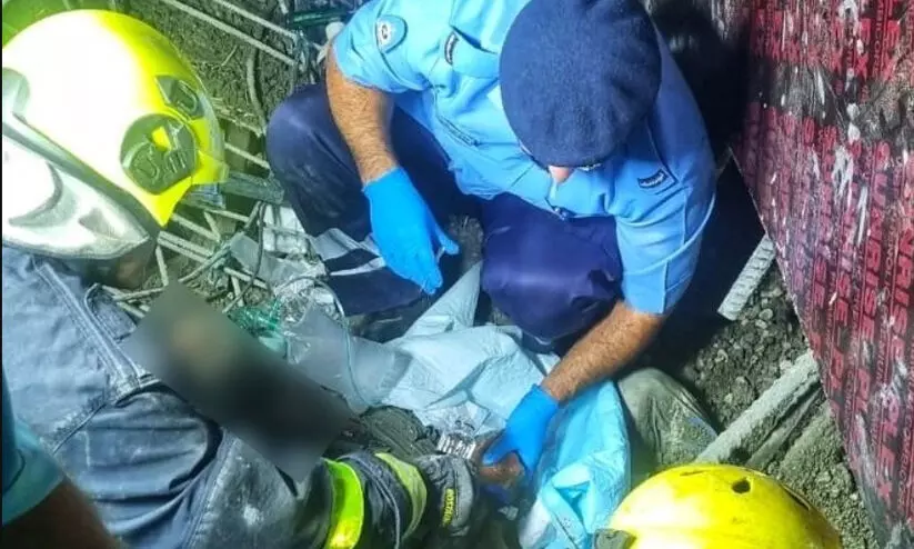 സലാലയിൽ കെട്ടിടം തകർന്ന് അസം സ്വദേശി മരിച്ചു സലാലയിൽ കെട്ടിടം തകർന്ന് അസം സ്വദേശി മരിച്ചു