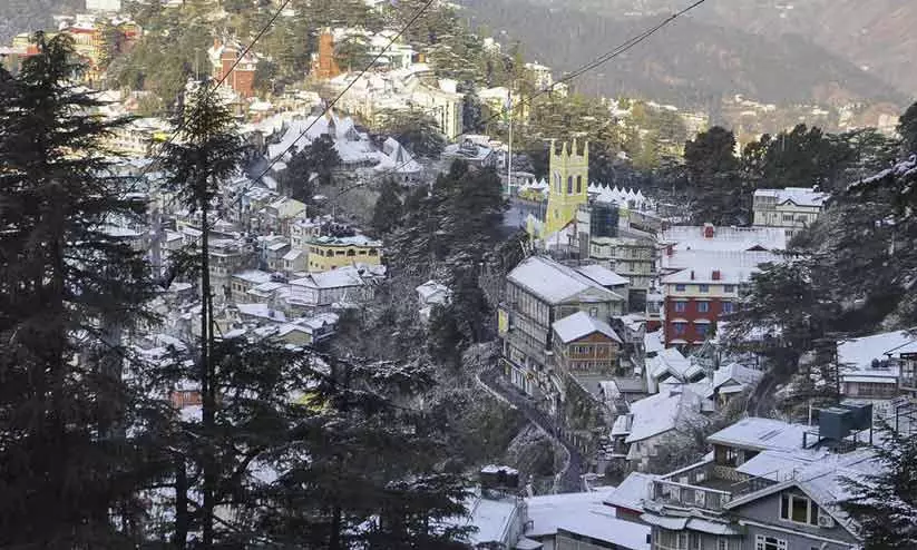 സീസണിലെ ആദ്യ മഞ്ഞുവീഴ്ചയിൽ പുതഞ്ഞ് ഹിമാചൽ; ചിത്രങ്ങൾ കാണാം