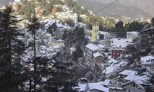 സീസണിലെ ആദ്യ മഞ്ഞുവീഴ്ചയിൽ പുതഞ്ഞ് ഹിമാചൽ; ചിത്രങ്ങൾ കാണാം