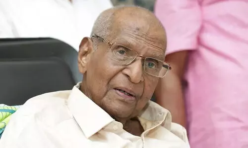 എം.എം. ലോറൻസിന്റെ മൃതദേഹം വിട്ടുനൽകൽ; മകൾ സുപ്രീംകോടതിയിൽ