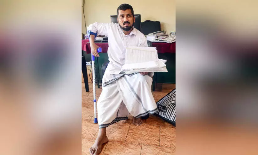 ഊന്നുവടിയേന്തി നൗഷാദ് അലയുന്നു; മുച്ചക്ര വണ്ടിക്കായി ഊന്നുവടിയേന്തി നൗഷാദ് അലയുന്നു; മുച്ചക്ര വണ്ടിക്കായി