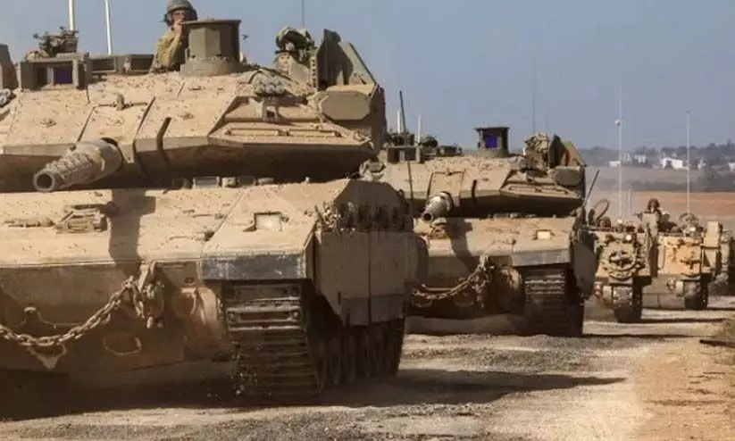 ഇസ്രായേൽ സേന ഡമസ്കസിനരികെ; സിറിയയുടെ സൈനികശേഷി നാമാവശേഷമാക്കി 300ലേറെ വ്യോമാക്രമണങ്ങൾ ഇസ്രായേൽ സേന ഡമസ്കസിനരികെ; സിറിയയുടെ സൈനികശേഷി നാമാവശേഷമാക്കി 300ലേറെ വ്യോമാക്രമണങ്ങൾ