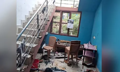 ഗ്യാ​സ് സി​ലി​ണ്ട​ർ പൊ​ട്ടി​ത്തെ​റി​ച്ച് കു​ടും​ബി​നി​ക്കും മ​ക്ക​ൾ​ക്കും പ​രി​ക്ക്