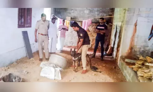 ആളില്ലാത്ത വീട്ടിൽ കവർച്ച: രണ്ടുലക്ഷത്തിന്റെ പാത്രങ്ങൾ മോഷണം പോയി