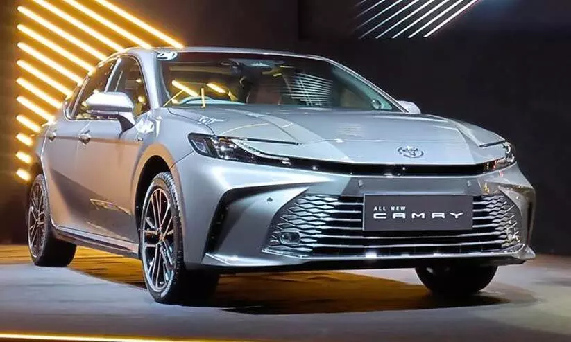 വില 48 ലക്ഷം, 25 കി.മീറ്റർ ഇന്ധനക്ഷമത; ടൊയോട്ട കാംറി ഒൻപതാം തലമുറ ഇന്ത്യയിൽ അവതരിച്ചു