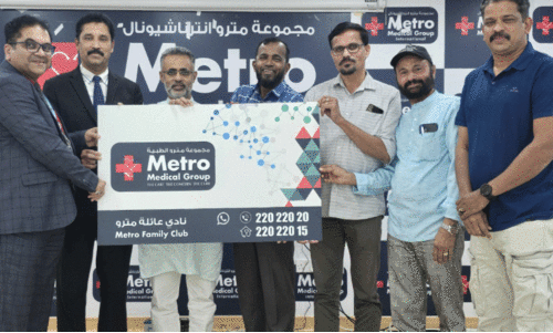 Metro Medical Group Family Club Privilege Card handed over