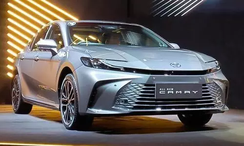 വില 48 ലക്ഷം, 25 കി.മീറ്റർ ഇന്ധനക്ഷമത; ടൊയോട്ട കാംറി ഒൻപതാം തലമുറ ഇന്ത്യയിൽ അവതരിച്ചു